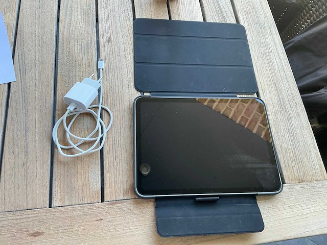 Apple - a2757 - ipad 2022 64gb wifi 5g spacegrijs - tablet - afbeelding 2 van  4