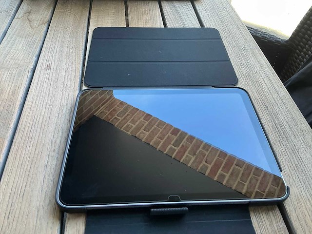 Apple - a3355 - ipad 2025 128gb wifi 5g zilver - tablet - afbeelding 2 van  5