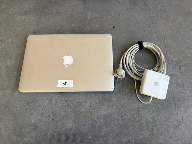 Apple - macbook pro - macbook pro 13" - afbeelding 2 van  2