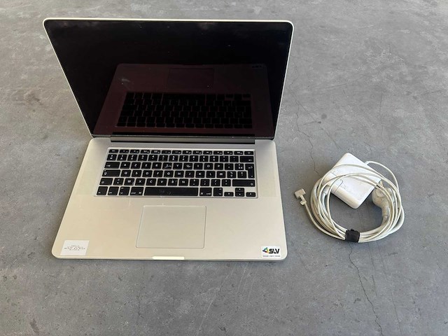 Apple - macbook pro - macbook pro 15" - afbeelding 1 van  1