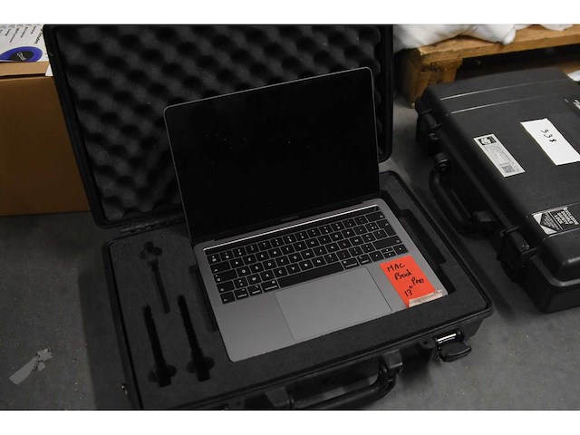 Apple - macbook pro 13 inch in flightcase - other - afbeelding 1 van  1