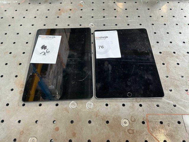 Apple a2602 en a1566 tablet - afbeelding 1 van  4