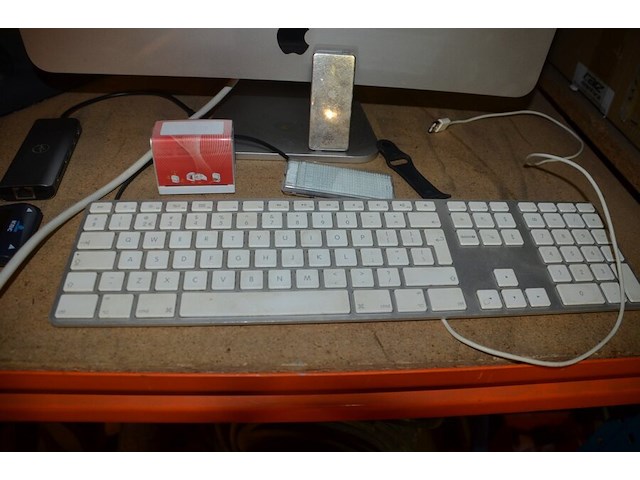 Apple i-mac 20 16b, 250gb met toetsenbord en toebehoren - afbeelding 4 van  7