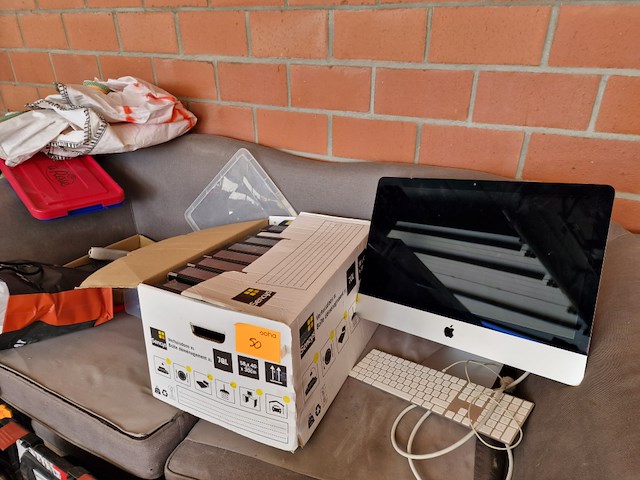 Apple imac + bureelgerief - afbeelding 1 van  8