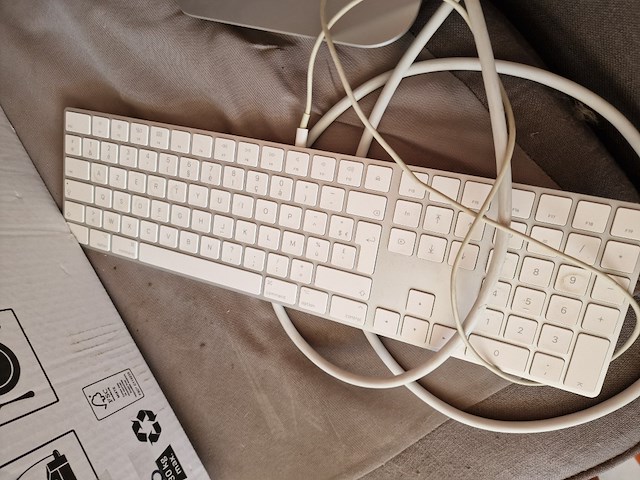 Apple imac + bureelgerief - afbeelding 4 van  8