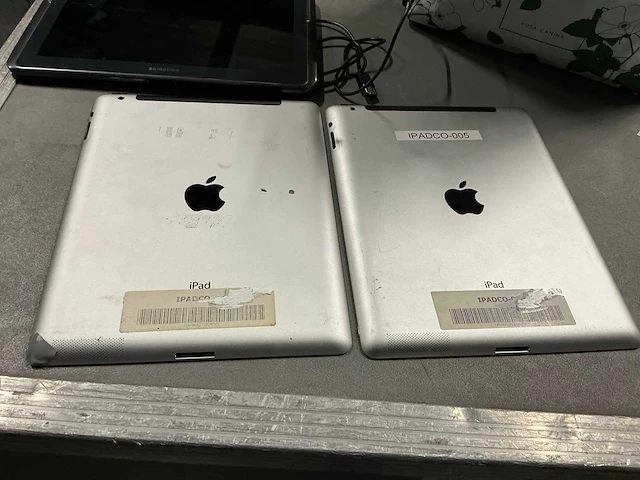 Apple ipad a1396 tablet (2x) - afbeelding 2 van  2