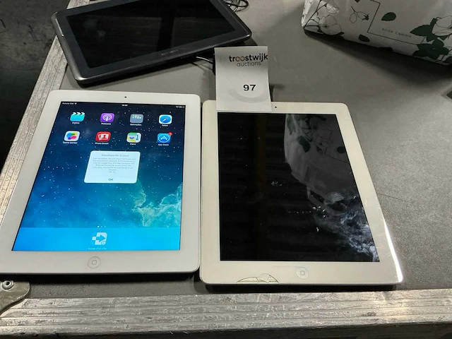 Apple ipad a1430 tablet (2x) - afbeelding 2 van  5