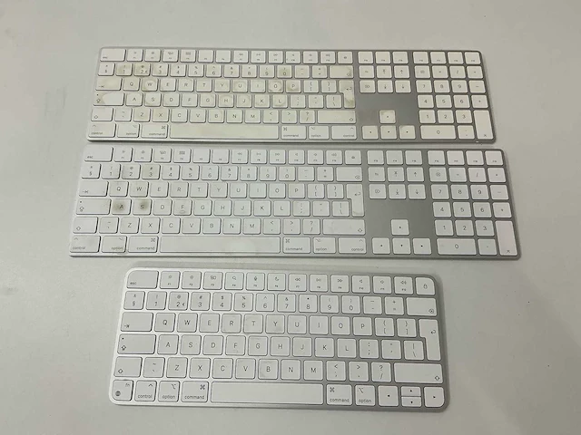 Apple lot toetsenborden (3x) - afbeelding 1 van  2