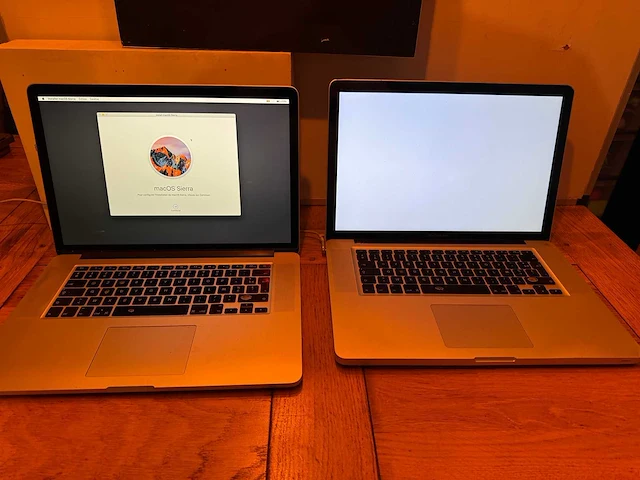 Apple macbook 15" (2x) - afbeelding 1 van  9