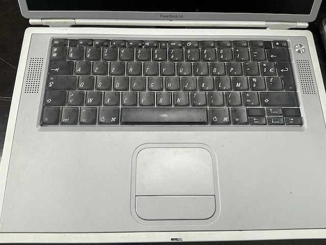 Apple macbook 15” g4 titanium - afbeelding 2 van  5
