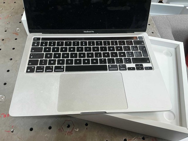 Apple macbook pro laptop - afbeelding 2 van  6