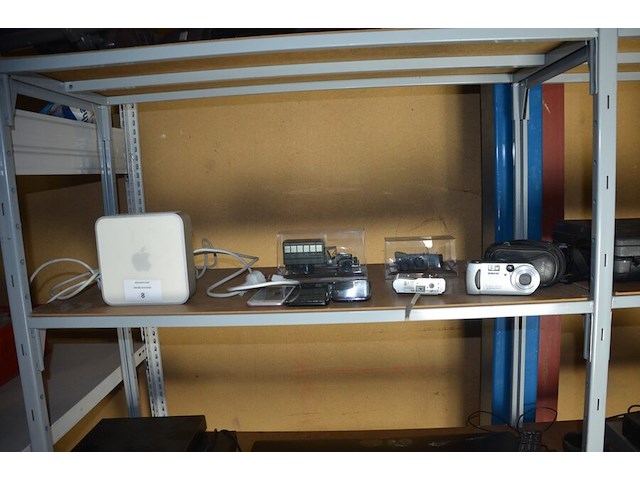 Apple mini mac 1.83, 3 smartphones, compact camera hp e337, compact camera sony cybershot, 2 speelgoed auto - afbeelding 1 van  8