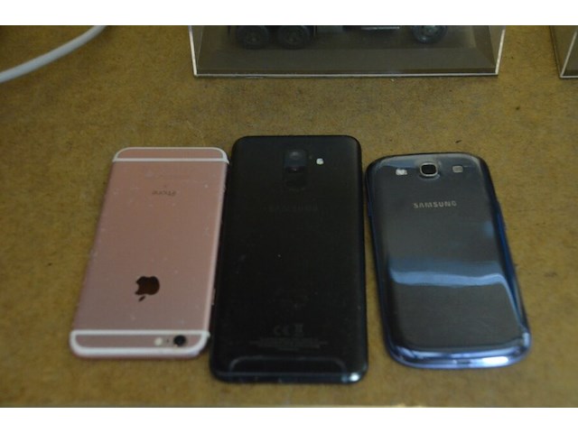 Apple mini mac 1.83, 3 smartphones, compact camera hp e337, compact camera sony cybershot, 2 speelgoed auto - afbeelding 7 van  8