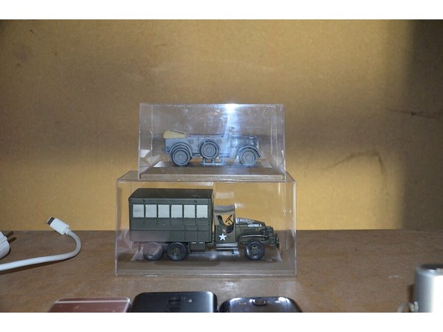 Apple mini mac 1.83, 3 smartphones, compact camera hp e337, compact camera sony cybershot, 2 speelgoed auto - afbeelding 8 van  8