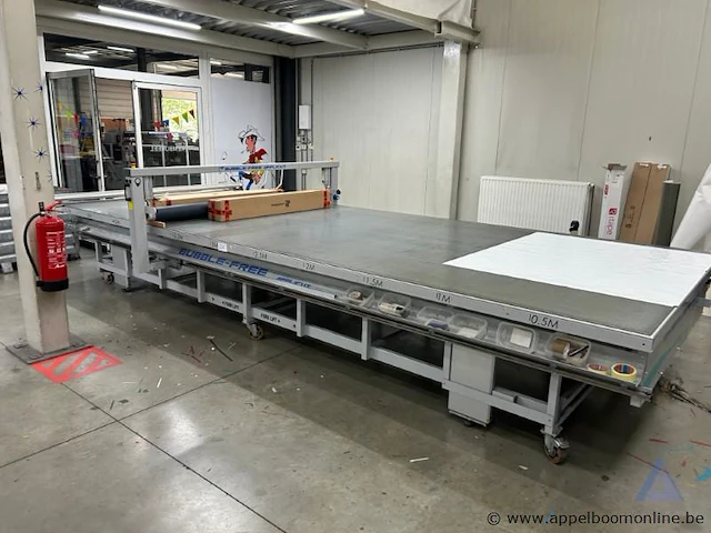 Applicatietafel bubble-free bbf 2257 c.g led, bouwjaar 2015, serienummer ad0293, 0,9 kw, 230 v, ca. 5.5m, ce-gemarkeerd, werking niet gekend - afbeelding 1 van  3