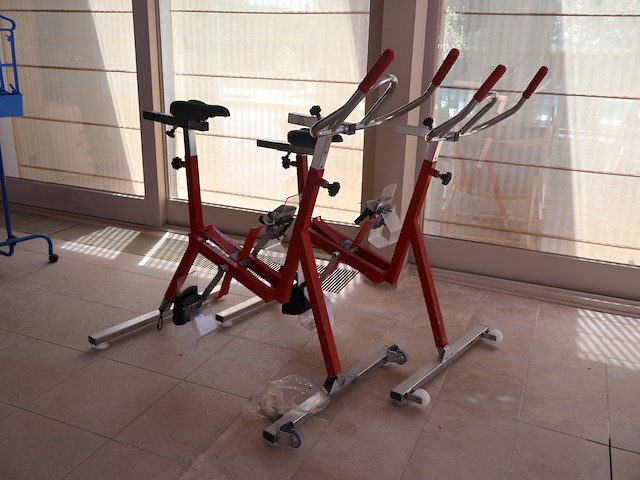 Aqua bikes (x2) - afbeelding 1 van  7