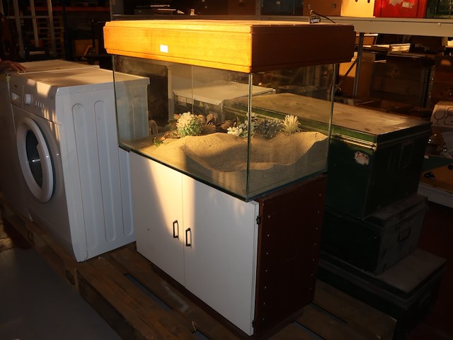 Aquarium op meubel - afbeelding 1 van  8