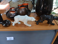 Archiefkast met 2 rol deuren 84x41x99 cm, moderne staanlamp, 2 moderne tafellampen, 2 kandelaars, 3 beeldjes, dienblad met 5 theelichthouders - afbeelding 2 van  11