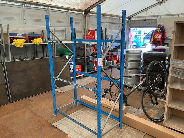 Archiefstelling 6 staanders met leggers - afbeelding 1 van  4
