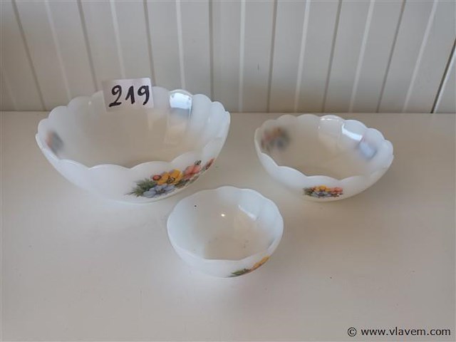 Arcopal kommen. 3 stuks - afbeelding 1 van  3