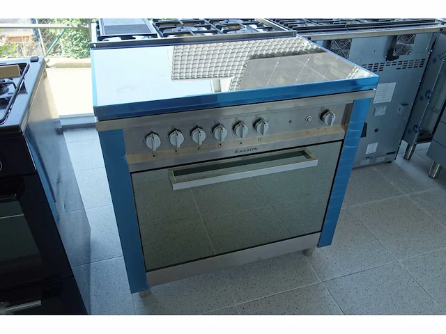 Ariston - cp057gt-s - fornuis - afbeelding 4 van  4