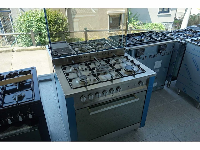 Ariston - cp057gt-s - fornuis - afbeelding 1 van  4