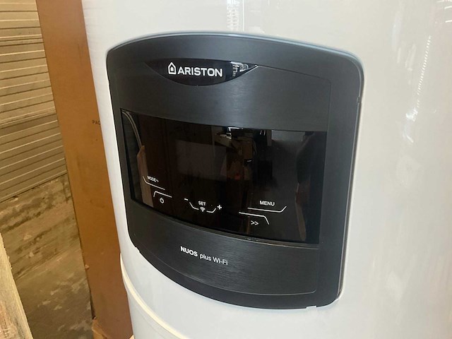 Ariston nuos plus wi-fi 200 cod.3069775 warmtepompboiler - afbeelding 1 van  7