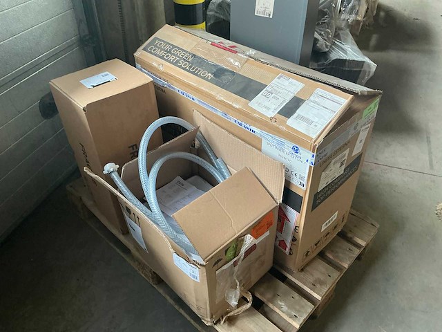Ariston split inverter buiten unit - afbeelding 2 van  8