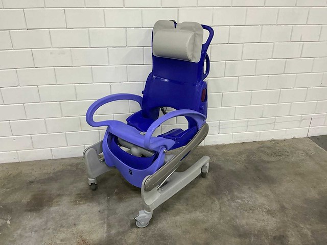 Arjo - carendo - elektrische douchestoel toiletstoel - afbeelding 1 van  5