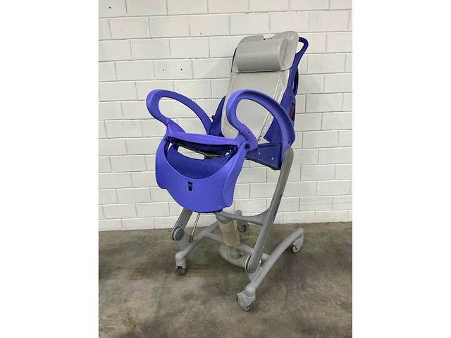 Arjo - carendo - elektrische douchestoel toiletstoel - afbeelding 3 van  5