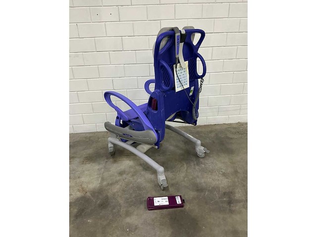 Arjo - carendo - elektrische douchestoel toiletstoel - afbeelding 4 van  5