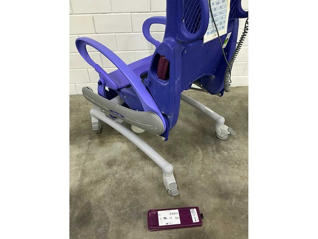 Arjo - carendo - elektrische douchestoel toiletstoel - afbeelding 5 van  5