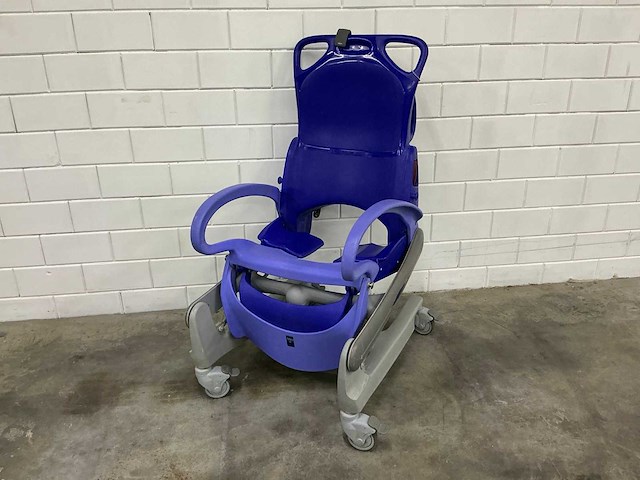 Arjo - carendo - elektrische douchestoel toiletstoel - afbeelding 1 van  5