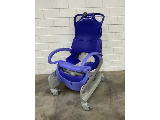 Arjo - carendo - elektrische douchestoel toiletstoel - afbeelding 2 van  5