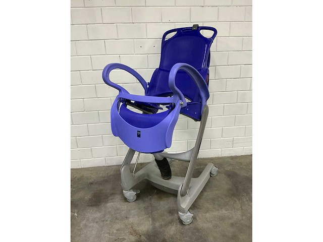 Arjo - carendo - elektrische douchestoel toiletstoel - afbeelding 3 van  5