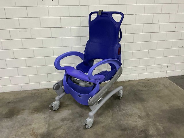 Arjo - carendo - elektrische douchestoel toiletstoel - afbeelding 1 van  5