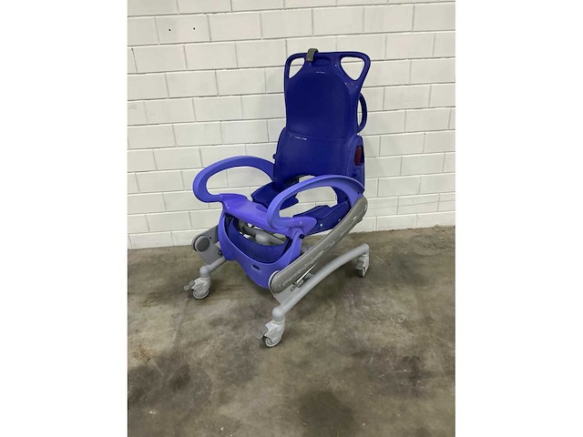 Arjo - carendo - elektrische douchestoel toiletstoel - afbeelding 2 van  5