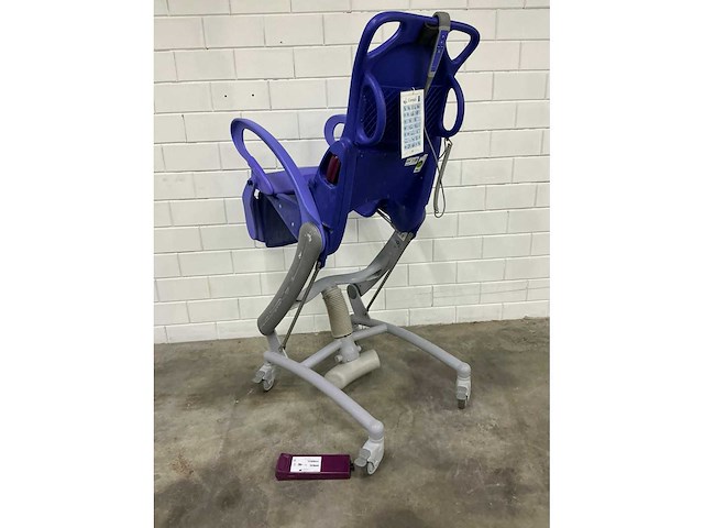 Arjo - carendo - elektrische douchestoel toiletstoel - afbeelding 4 van  5