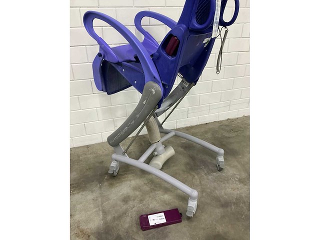 Arjo - carendo - elektrische douchestoel toiletstoel - afbeelding 5 van  5