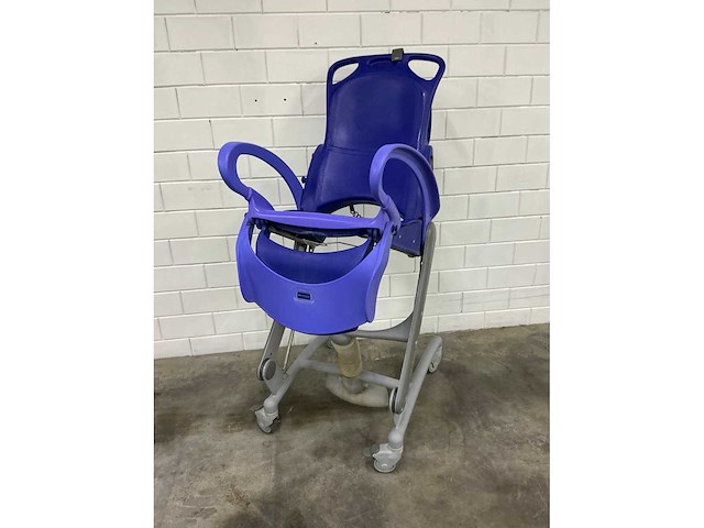 Arjo - carendo - elektrische douchestoel toiletstoel - afbeelding 3 van  5