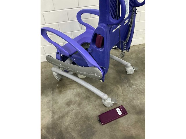 Arjo - carendo - elektrische douchestoel toiletstoel - afbeelding 5 van  5