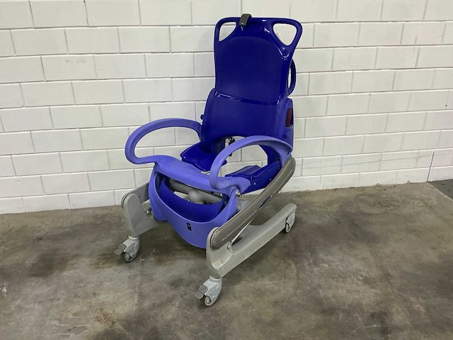 Arjo - carendo - elektrische douchestoel toiletstoel - afbeelding 1 van  5