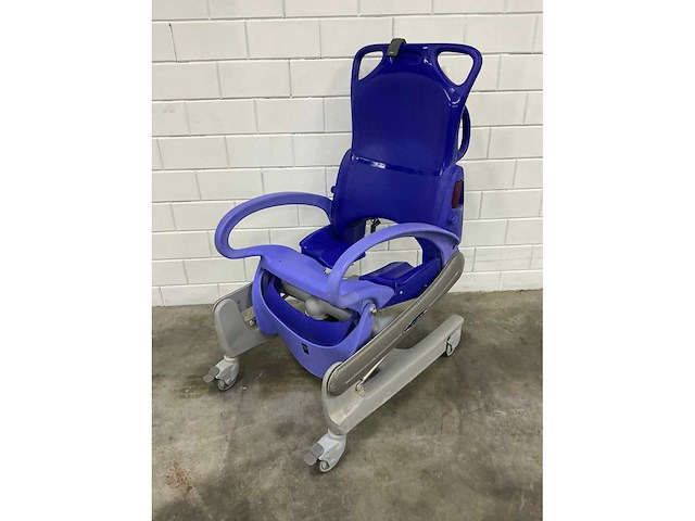 Arjo - carendo - elektrische douchestoel toiletstoel - afbeelding 2 van  5