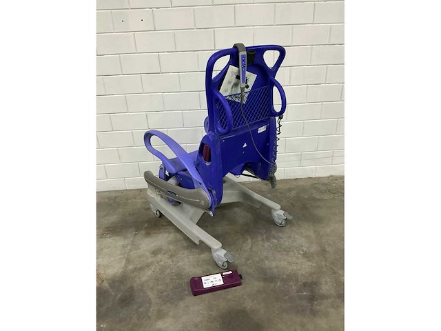 Arjo - carendo - elektrische douchestoel toiletstoel - afbeelding 4 van  5