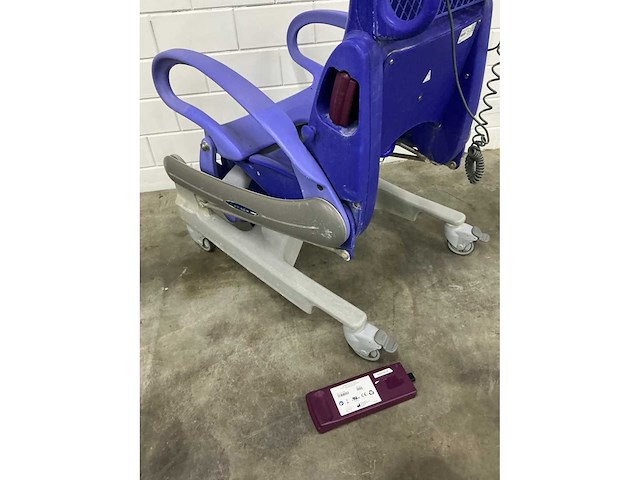 Arjo - carendo - elektrische douchestoel toiletstoel - afbeelding 5 van  5