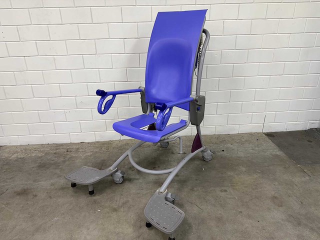 Arjo - carino - elektrische douchestoel toiletstoel - afbeelding 1 van  4