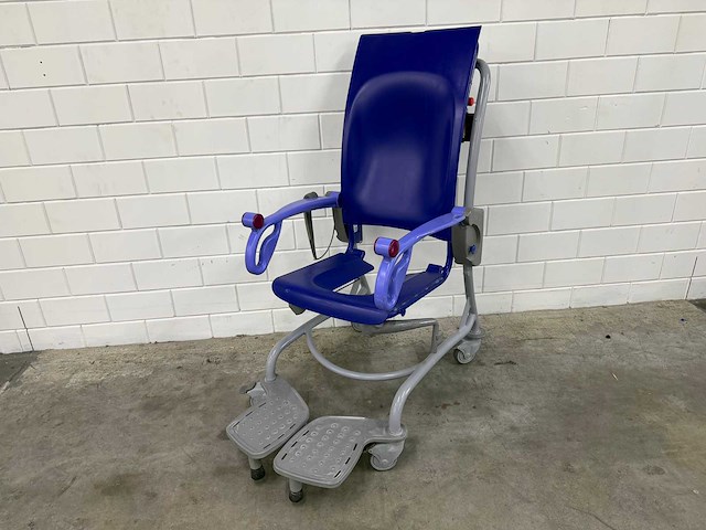 Arjo - carino - elektrische douchestoel toiletstoel - afbeelding 1 van  4