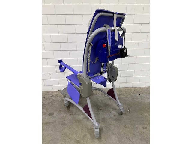 Arjo - carino - elektrische douchestoel toiletstoel - afbeelding 5 van  5