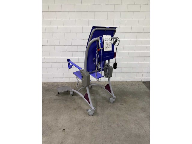 Arjo - carino - elektrische douchestoel toiletstoel - afbeelding 3 van  5