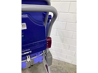 Arjo - carino - elektrische douchestoel toiletstoel - afbeelding 4 van  4